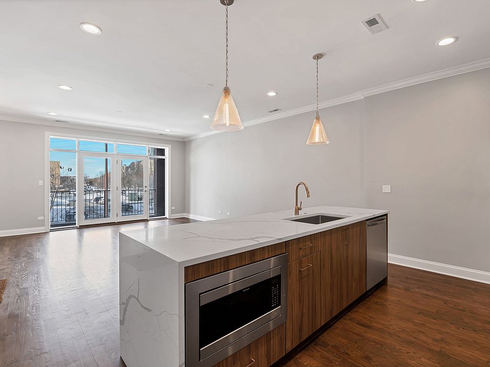3x2RR - Open Concept