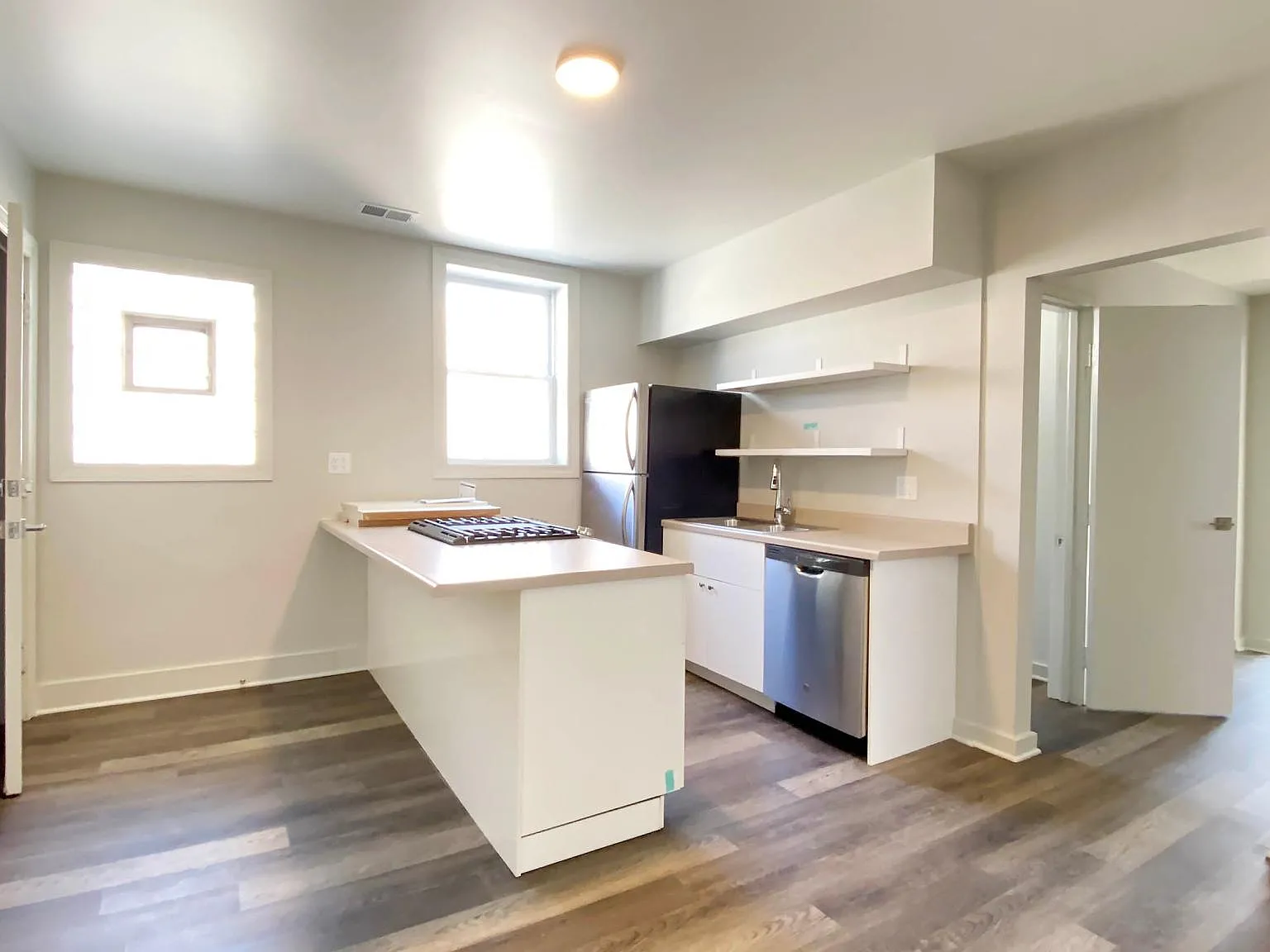 2 bed, 1100 sqft, $2,400 — Photo 3
