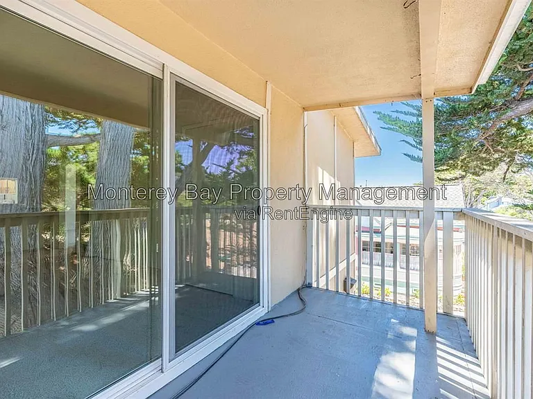 420 Lighthouse Ave #D — Photo 16