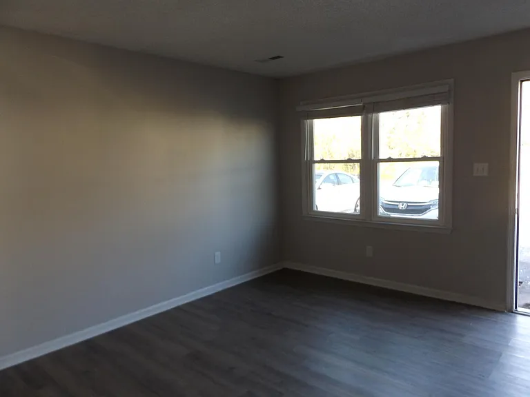 425 E Liberty St — Photo 3