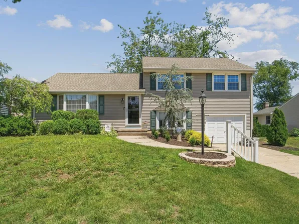 204 Dickens Dr, Delran, NJ 08075