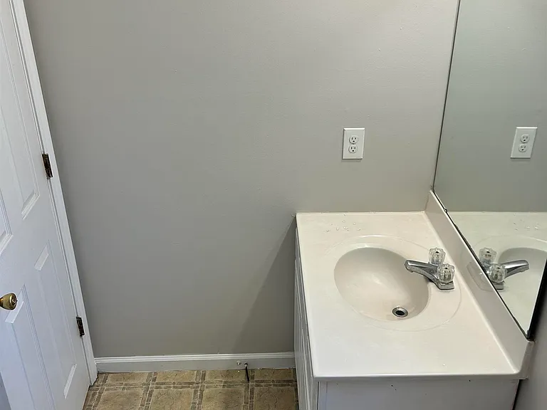122 Curvewood Rd — Photo 37