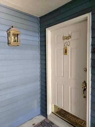 1st image of 160 Surrey Ct #160