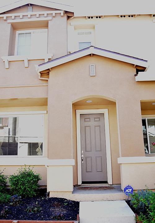 1st image of 742 Surrey Ct