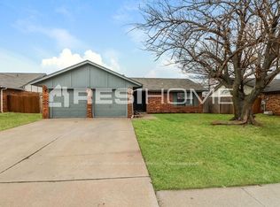 1513 NE 6th St, Moore, OK 73160