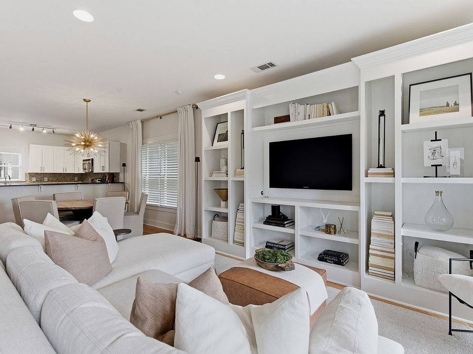 1st image of 111 Gale Park Ln
