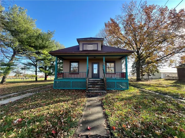 916 N 19th St, Mattoon, IL 61938