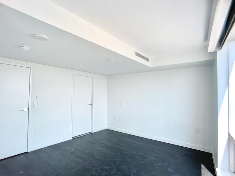 1111 Richards St — Photo 6