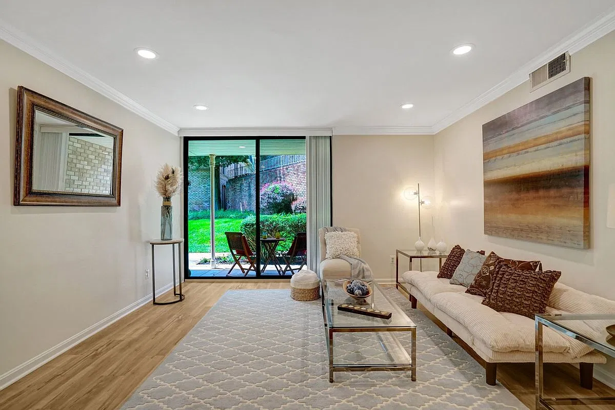 2 bed, 2.0 bath, 1064 sqft, $2,500 — Photo 3
