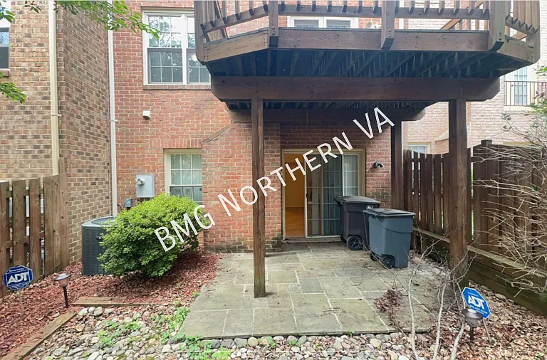 2105 Kings Garden Way — Photo 3