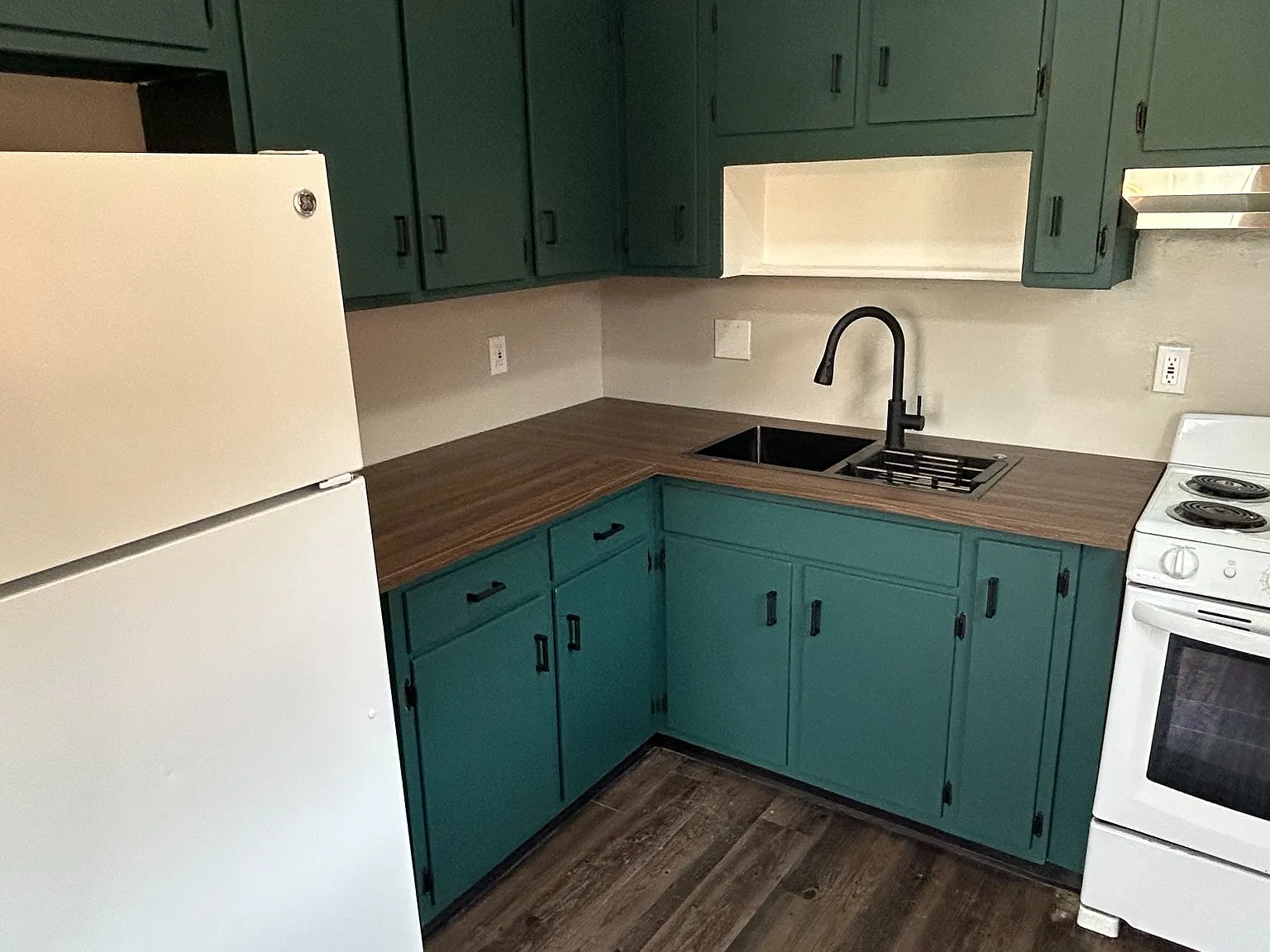 3712 Noblitt Dr — Photo 1
