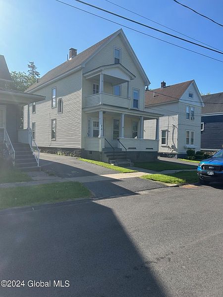 2nd image of 26 Parkwood Avenue