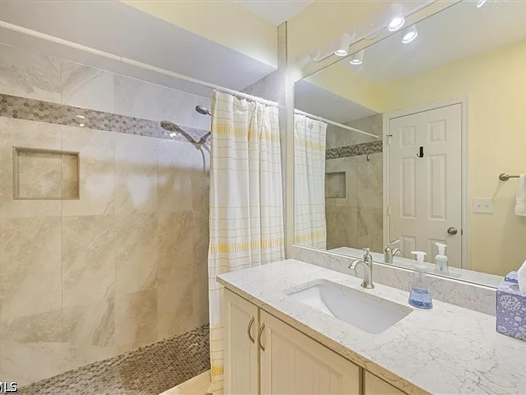 11921 Seabreeze Cove Ln #202 — Photo 10