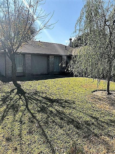 1st image of 3447 Edgecreek Dr
