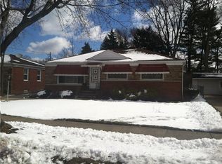6211 Stratford Dr, Parma Heights, OH