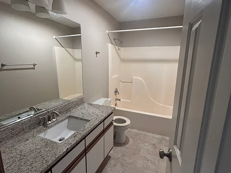 2713 NE Briarwood Ct — Photo 16