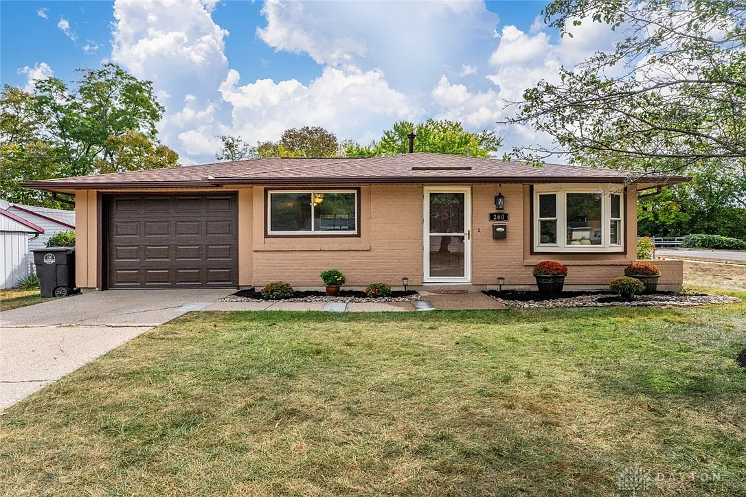 260 Tulip Dr photo 1