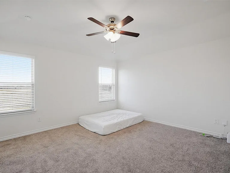 732 Thorn Creek Dr — Photo 16