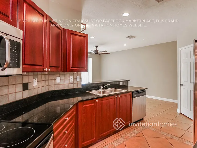11043 NW 48th Ln — Photo 9