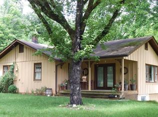 8 Carl Chastain Rd, Clayton, GA 30525