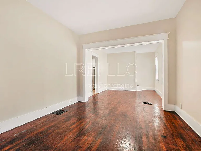 3421 River Park Dr — Photo 2