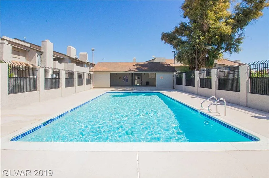 1 bed, 1.5 bath, 862 sqft, $1,100 — Photo 2