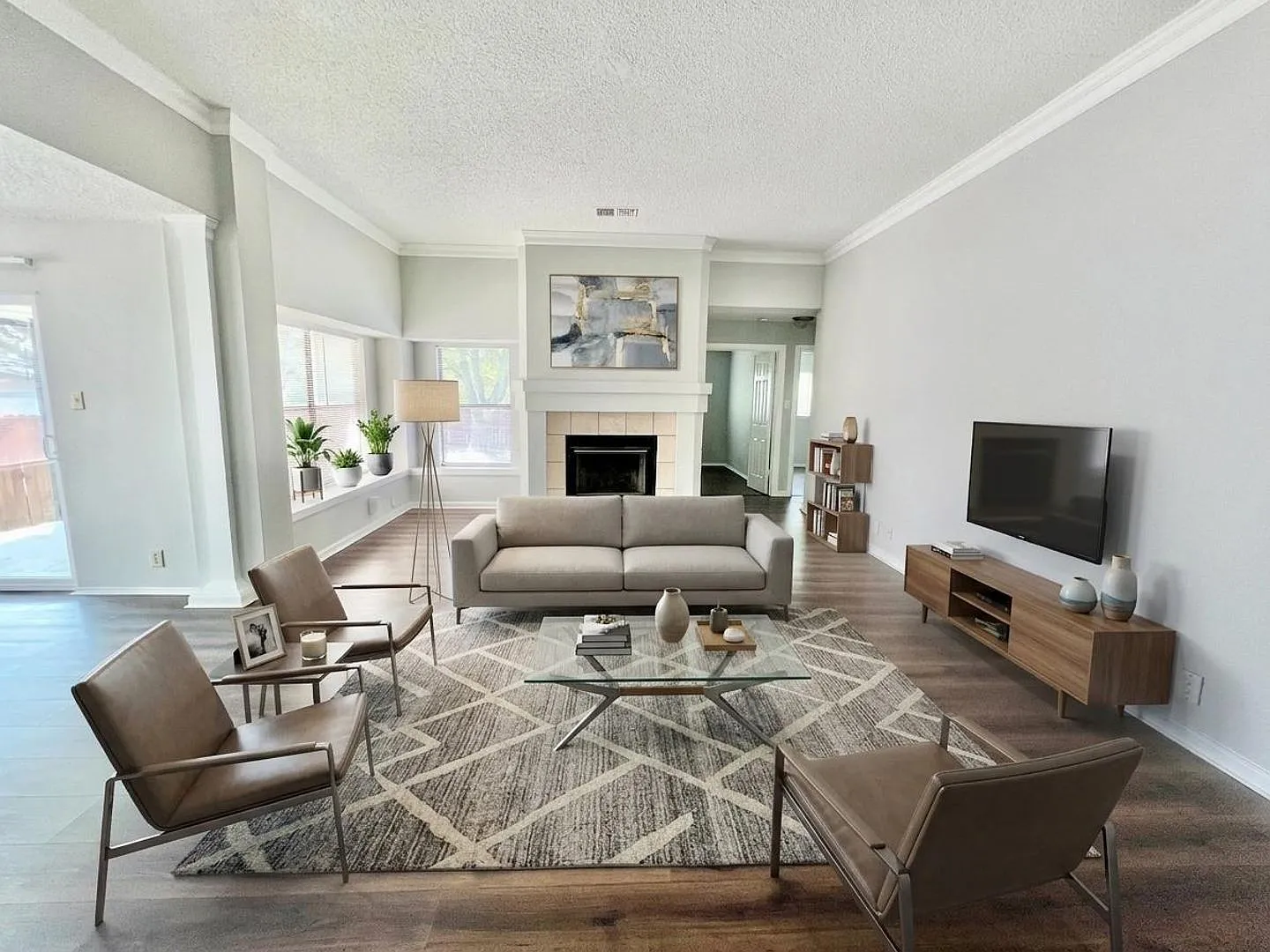 *Move In Special* Charming 3br Home Near Randolph Afb With Fireplace & Covered Patio! — Photo 1