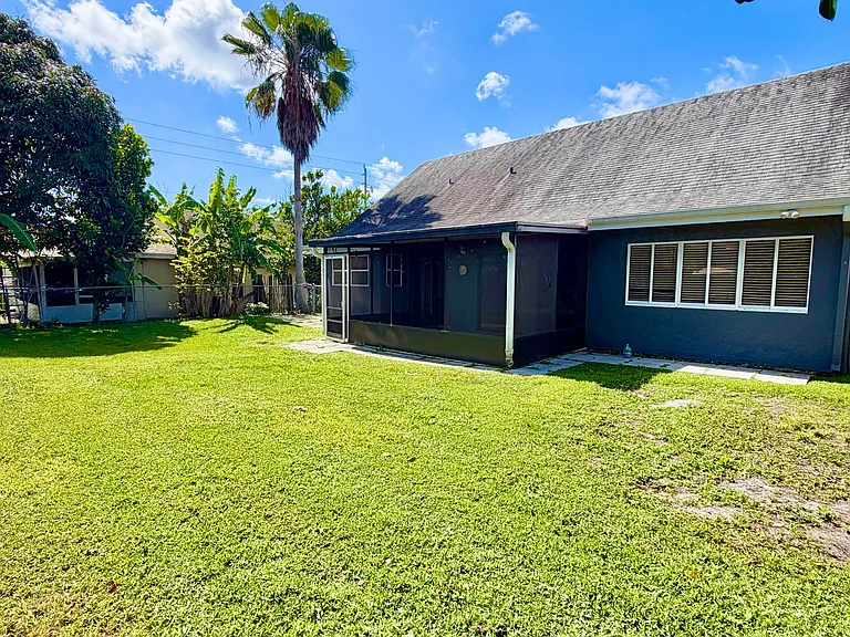 6048 Garrett St — Photo 47