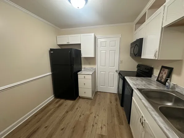 2821 Tully Sq #B, Winston Salem, NC 27106