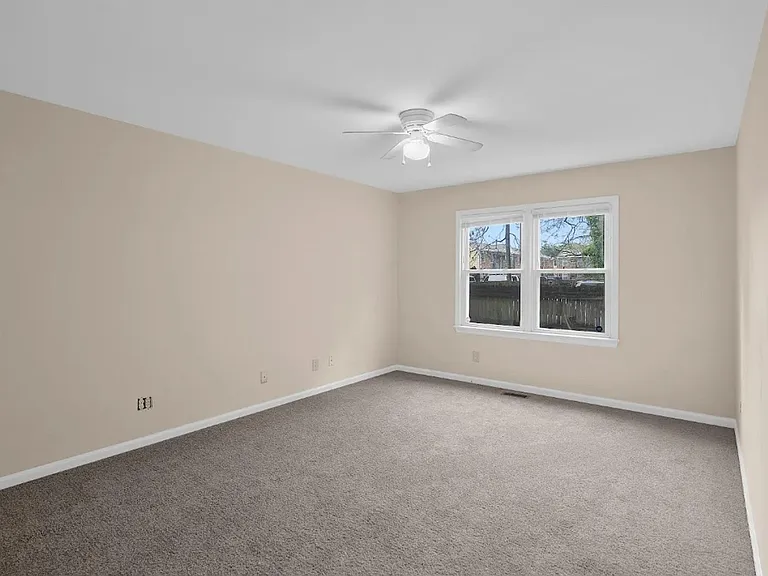 6261 Alexander St — Photo 14
