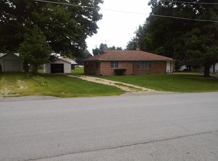 203 E Cole St, Heyworth, IL 61745