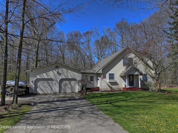 6582 Crestline Dr, Grand Ledge, MI 48837