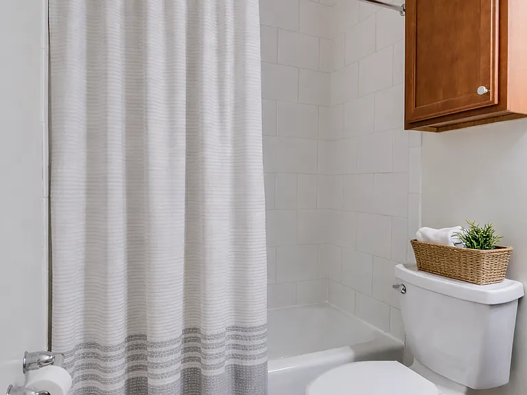 Queen Terrace Apartments — Photo 7