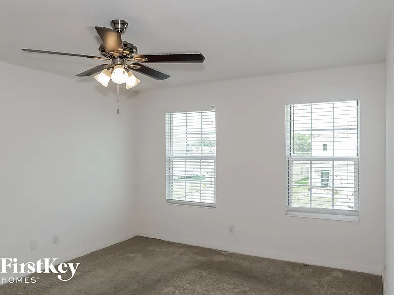 4999 Royal Point Ave — Photo 6