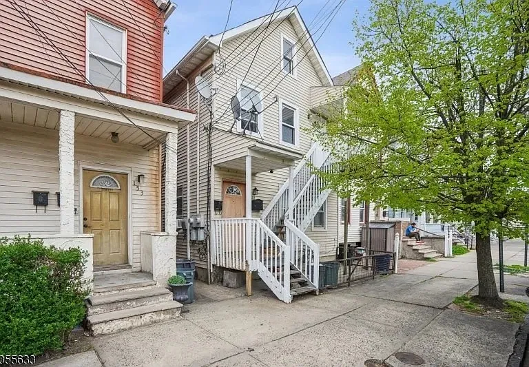151 Clark Pl #B — Photo 3