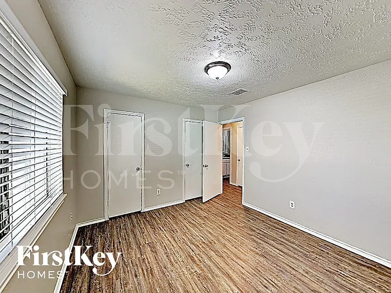 6803 Stiller Dr — Photo 12