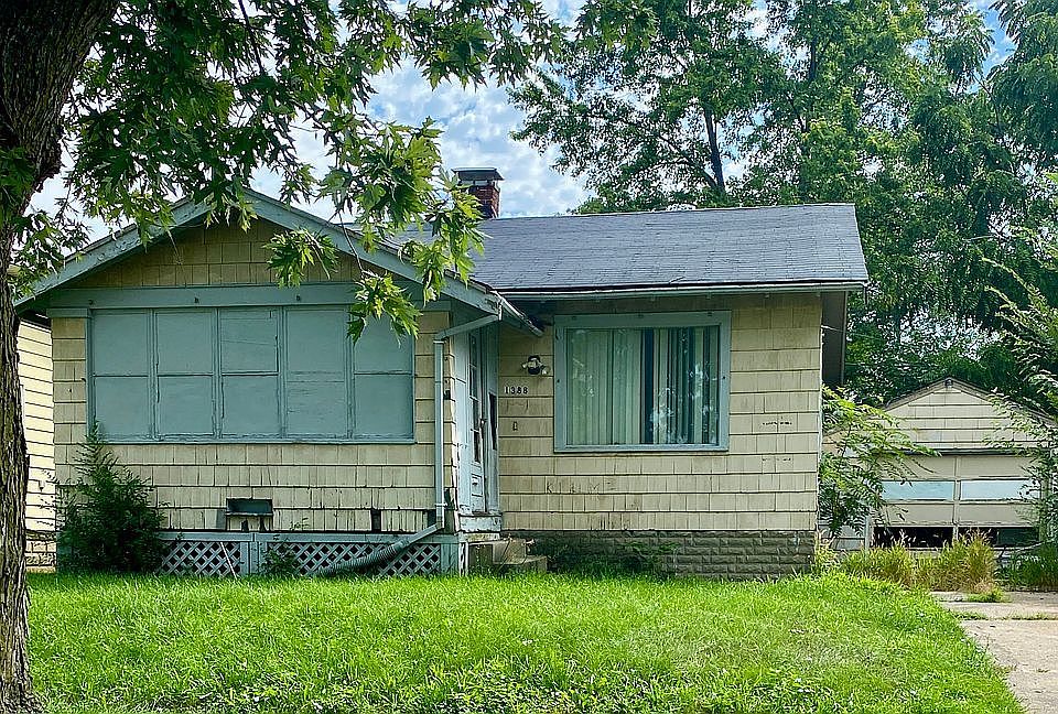 1st image of 1388 N Walnut Grove Ave