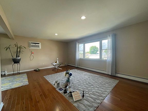 3rd image of 14 Lincoln Pl Floor 2