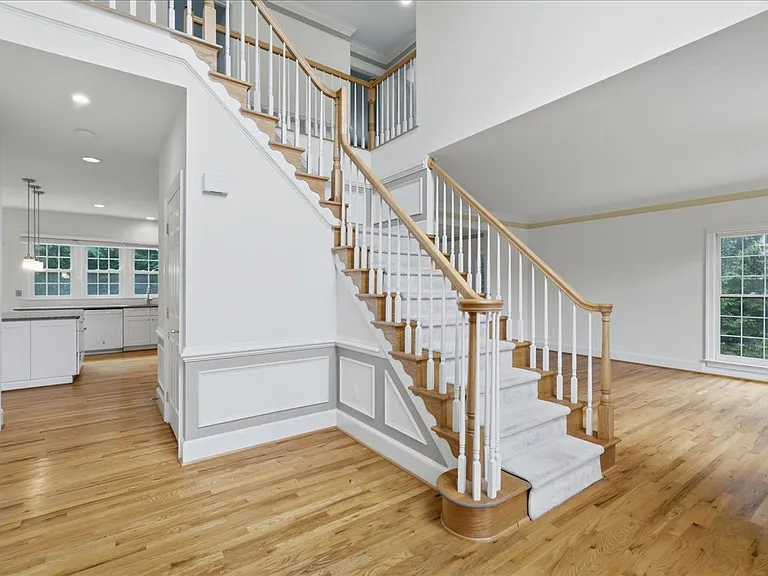 1959 Horse Shoe Dr — Photo 3