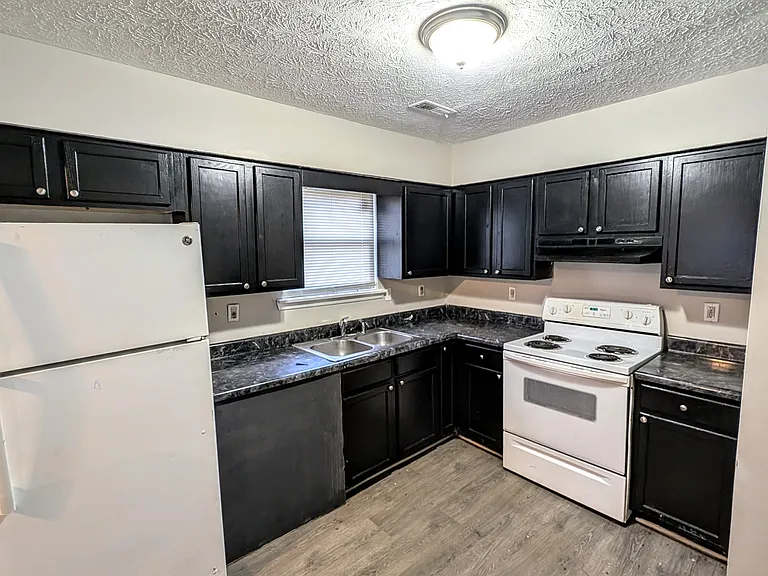 5589 Glen Haven Dr — Photo 2