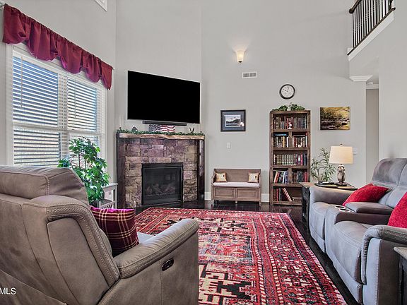 5th image of 2122 Leah Ln