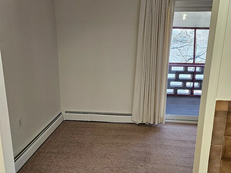 Lake Club Apartments — Photo 30