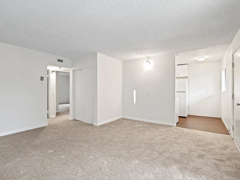 500 Glenwood Cir #411 — Photo 7