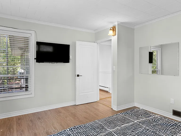 242 Francis St E — Photo 15
