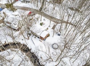 14 W Lake Dr, Stanhope, NJ 07874