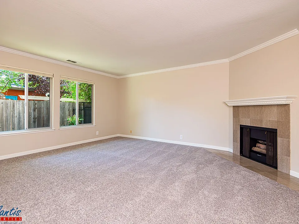 457 Oak Ave