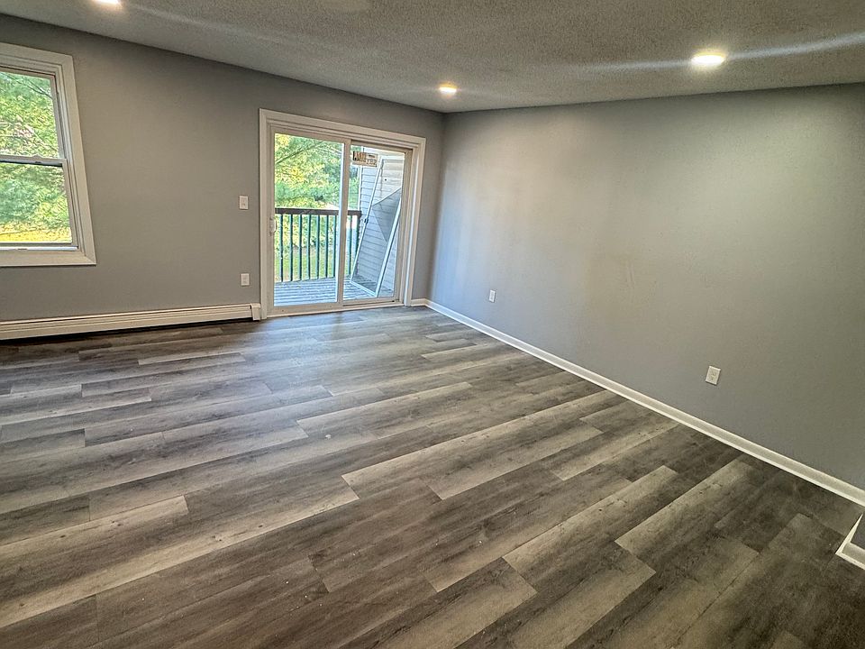 Living Room (End Unit)