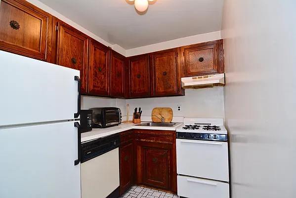 Rented by Citi Habitats | media 31