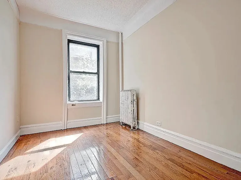 516 W 188th St #24 — Photo 4