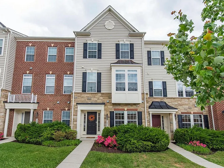 10515 Old Ellicott Cir — Photo 1